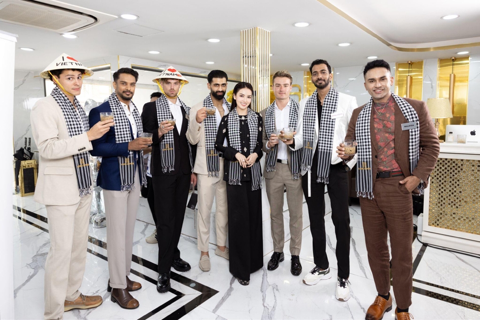 Khoảnh khắc đáng nhớ của các Nam Vương cùng Tổng Giám Đốc Laura Coffee Bùi Thảo Trang được ghi lại qua những bức ảnh hào hứng và đầy năng lượng
