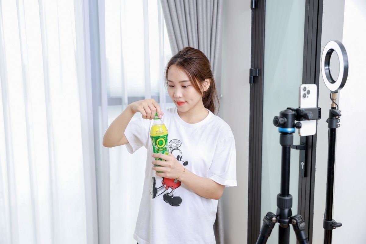 Livestream bán hàng là một trong những nghề hot thu hút rất nhiều sinh viên năng động tham gia