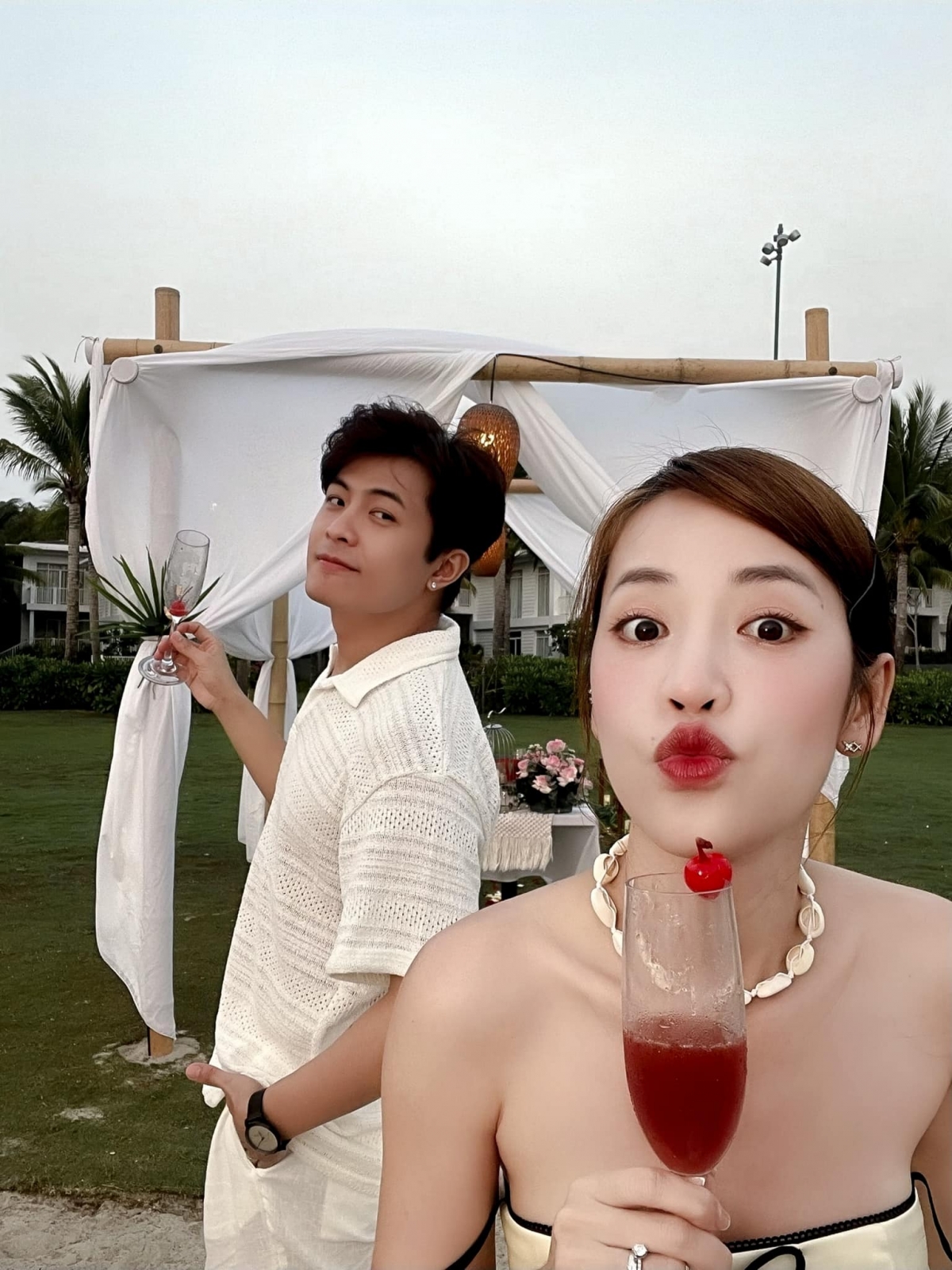 Kể từ khi kết hôn, Puka và Gin Tuấn Kiệt thoải mái chia sẻ những hình ảnh đời thường, những khoảnh khắc tình cảm với khán giả. Cả hai cũng thường xuyên xuất hiện cùng nhau trong các chương trình, sự kiện. Sau khi về chung một nhà, cặp đôi vẫn tiếp tục các hoạt động nghệ thuật. Thời gian qua, Puka quay phim điện ảnh còn Gin Tuấn Kiệt tham gia Anh trai “say hi”.