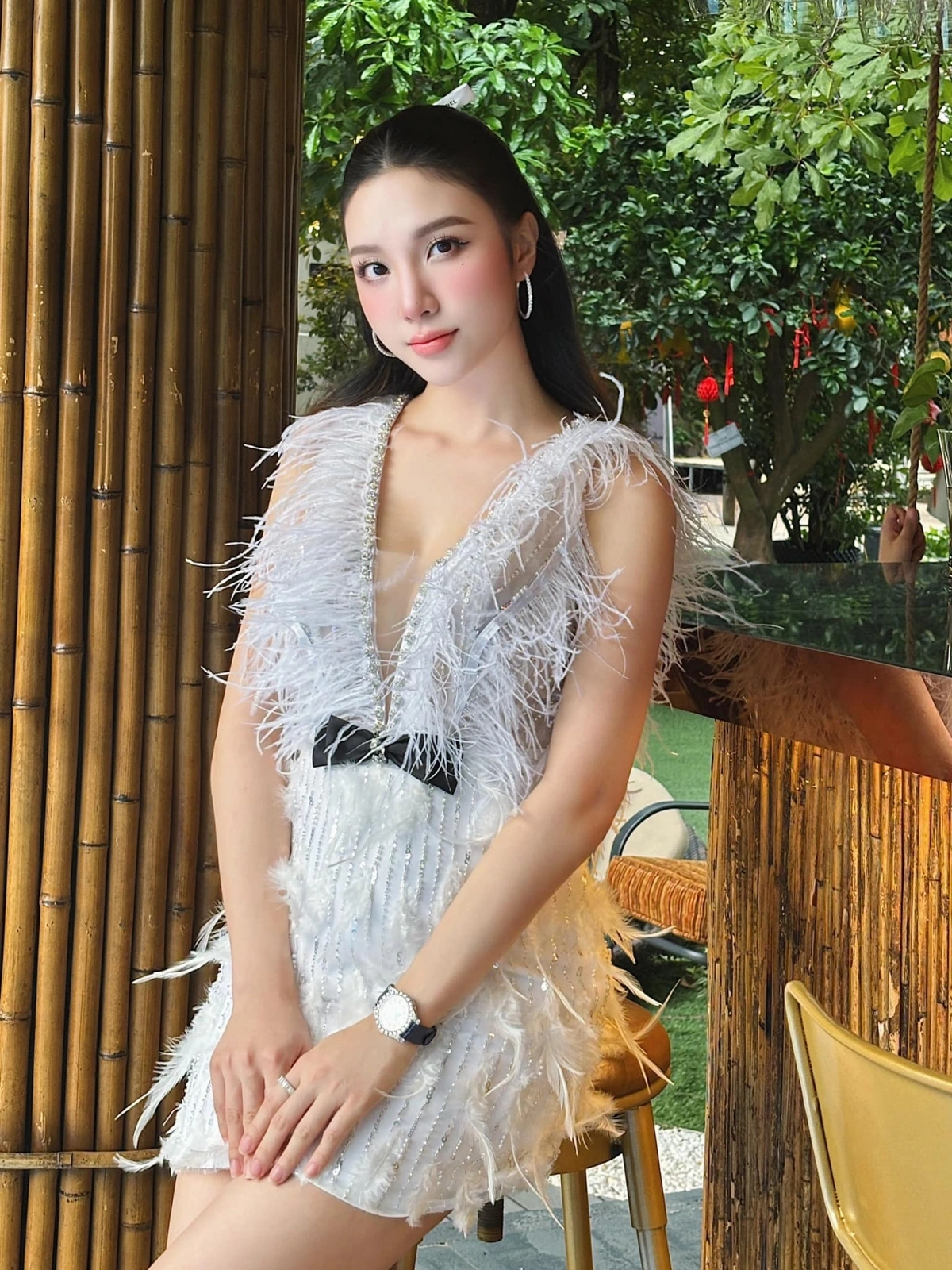 Với vẻ đẹp cuốn hút, phong thái tự tin cùng khả năng ca hát, vũ đạo và trình diễn, Hạnh Sino được kỳ vọng sẽ là một trong những chị đẹp nổi bật nhất Chị đẹp đạp gió 2024. Khán giả mong chờ cô sẽ tiếp nối người bạn thân Huyền Baby, mang đến những phần thi bùng nổ, làm nổi bật cá tính nghệ thuật riêng biệt của mình.