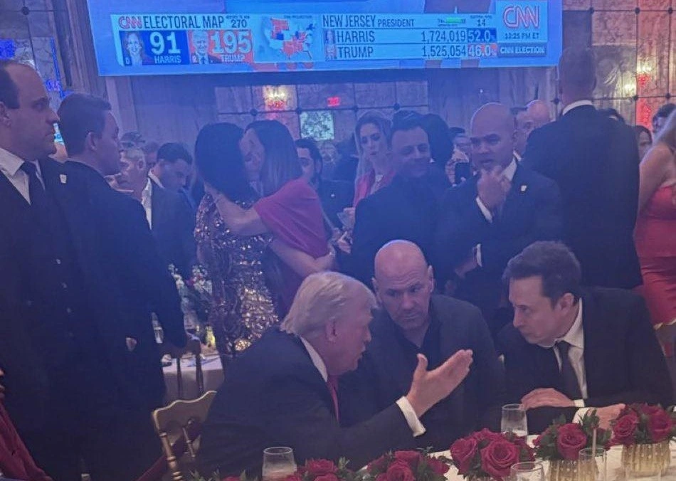 Ông Trump cùng tỷ phú Elon Musk và các cộng sự đang theo dõi kết quả bầu cử tại Florida (Ảnh: X)