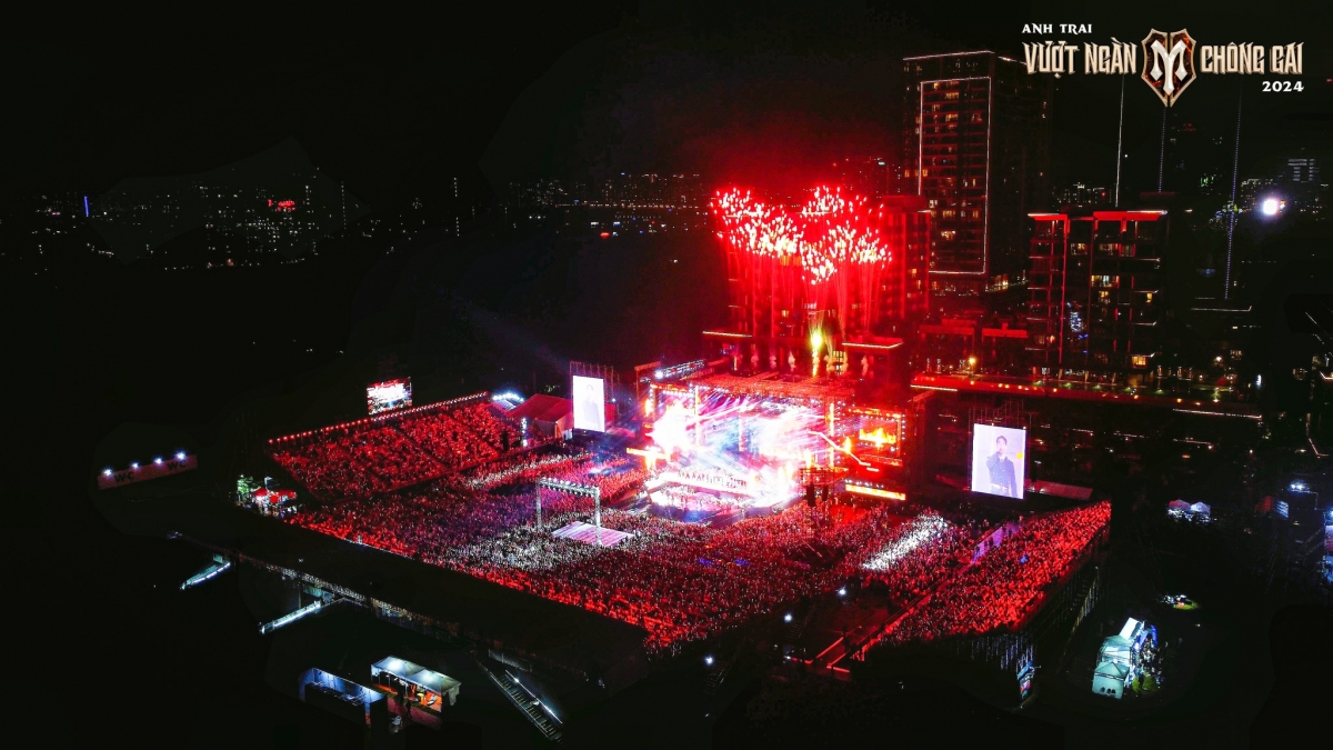 Sân khấu của concert thứ nhất Anh trai vượt ngàn chông gai