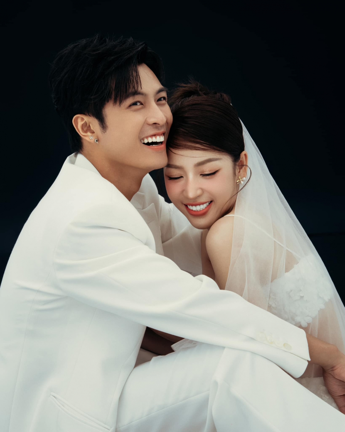 Puka và Gin Tuấn Kiệt về chung một nhà bằng một đám cưới hoành tráng vào tháng 11/2023 sau 4 năm yêu nhau. Cặp đôi lần lượt tổ chức 5 tiệc cưới ở TP.HCM, Khánh Hòa và Đồng Tháp. Cuộc sống hôn nhân của cặp đôi luôn nhận được sự quan tâm của khán giả.