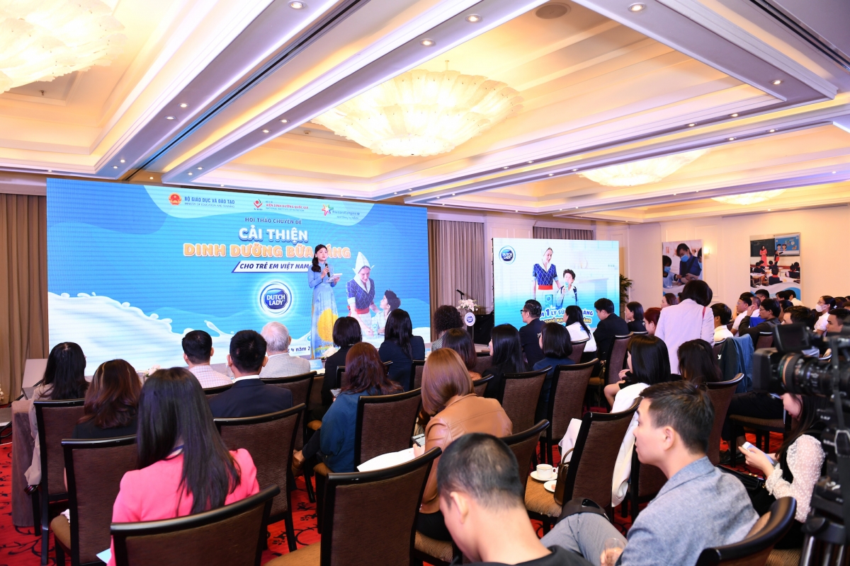 Các chuyên gia cùng thảo luận về giải pháp cải thiện dinh dưỡng bữa sáng cho trẻ tại hội thảo do FrieslandCampina tổ chức