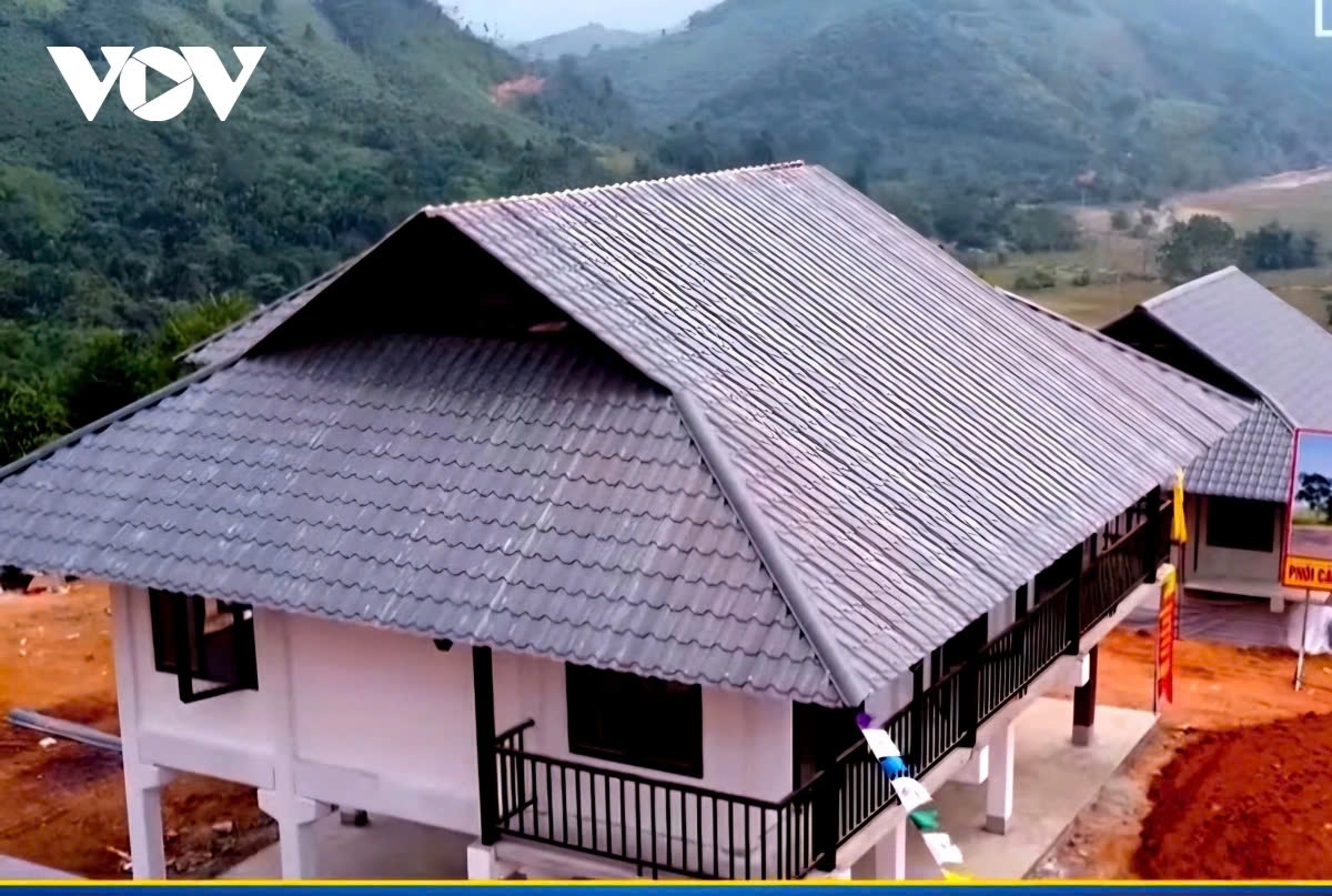 A stilt house consisting of a main house and a kitchen has been completed.