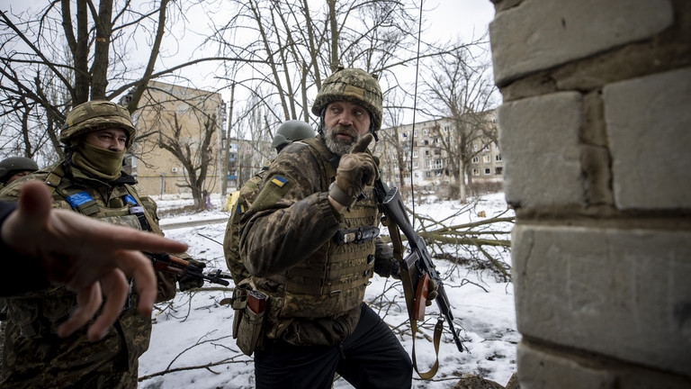 Binh sỹ Ukraine nỗ lực chống chọi Nga tại Kursk. Ảnh: Getty
