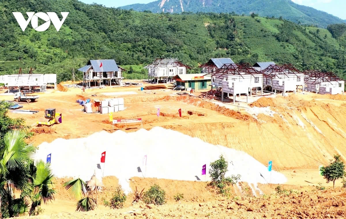 A new village is taking shape on the top of the Hill of sim (Rhodomyrtus tomentosa), not far from the old village.