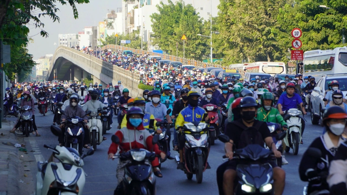 Đường Cộng Hòa (Quận Tân Bình) là một trong những tuyến đường quan trọng trong tuyến đường kết nối phía Đông tới sân bay Tân Sơn Nhất ra phía Tây, phía Bắc TP.HCM. Con đường này thường xuyên xảy ra tình trạng ùn tắc, kẹt xe.