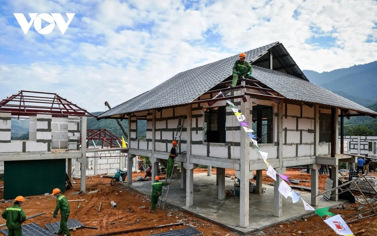 Under the projects, 40 concrete stilt houses will be constructed on the top the hill.