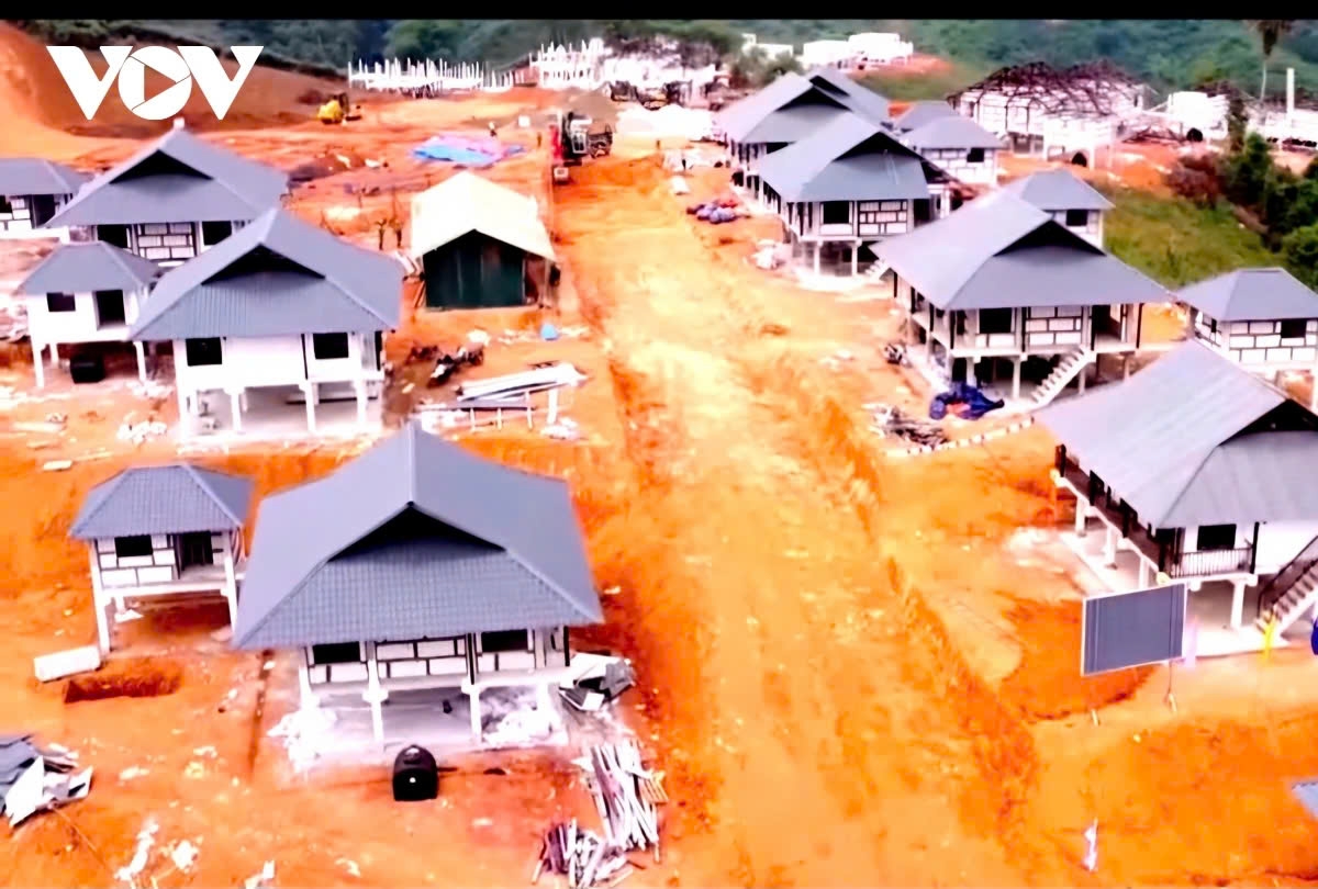 Each two-storey house covers a total of approximately 1,000 square metres.