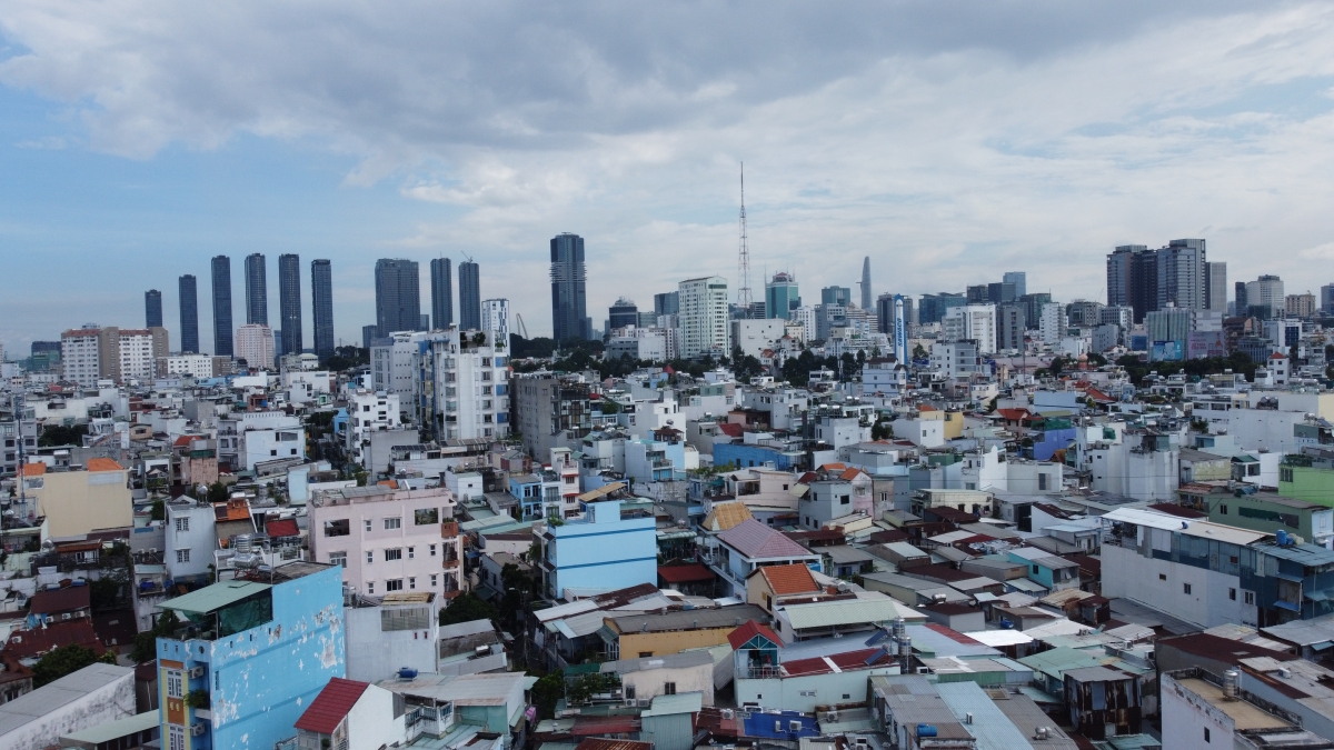 Hiện nay, tại TP.HCM vẫn còn hàng chục ngàn căn nhà chưa đủ điều kiện cấp giấy chứng nhận do gặp nhiều khó khăn, vướng mắc (Ảnh: Hoàng Minh)