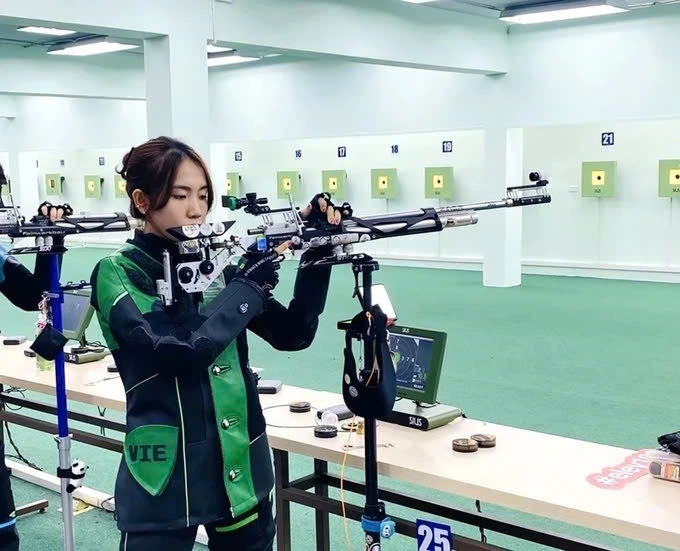 Le Thi Mong Tuyen, who has already secured a spot for the 2024 Paris Olympics, brings first gold for Ho Chi Minh City team at the 2024 National Shooting Championship. (Photo: sggp.org.vn)