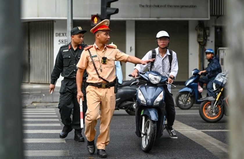 Việc học sinh chưa đủ tuổi điều khiển xe máy quá phân khối quy định tiềm ẩn nhiều nguy hiểm (Ảnh Văn Ngân)