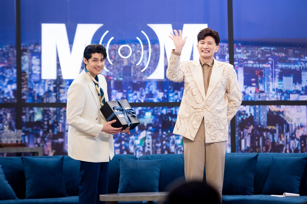 Host Dược Sĩ Tiến dẫn dắt cuộc trò chuyện với Noo Phước Thịnh