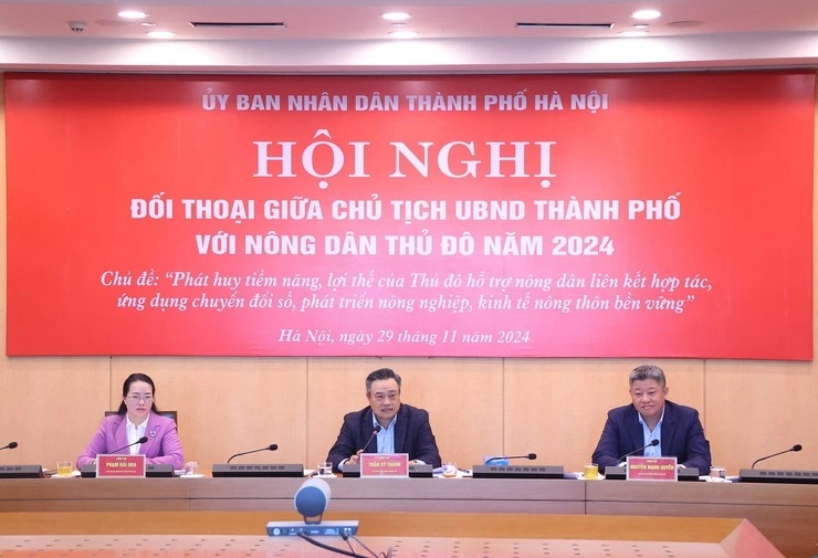 Hội nghị được tổ chức tại điểm cầu UBND Thành phố và kết nối trực tuyến tới điểm cầu 18 huyện, thị xã