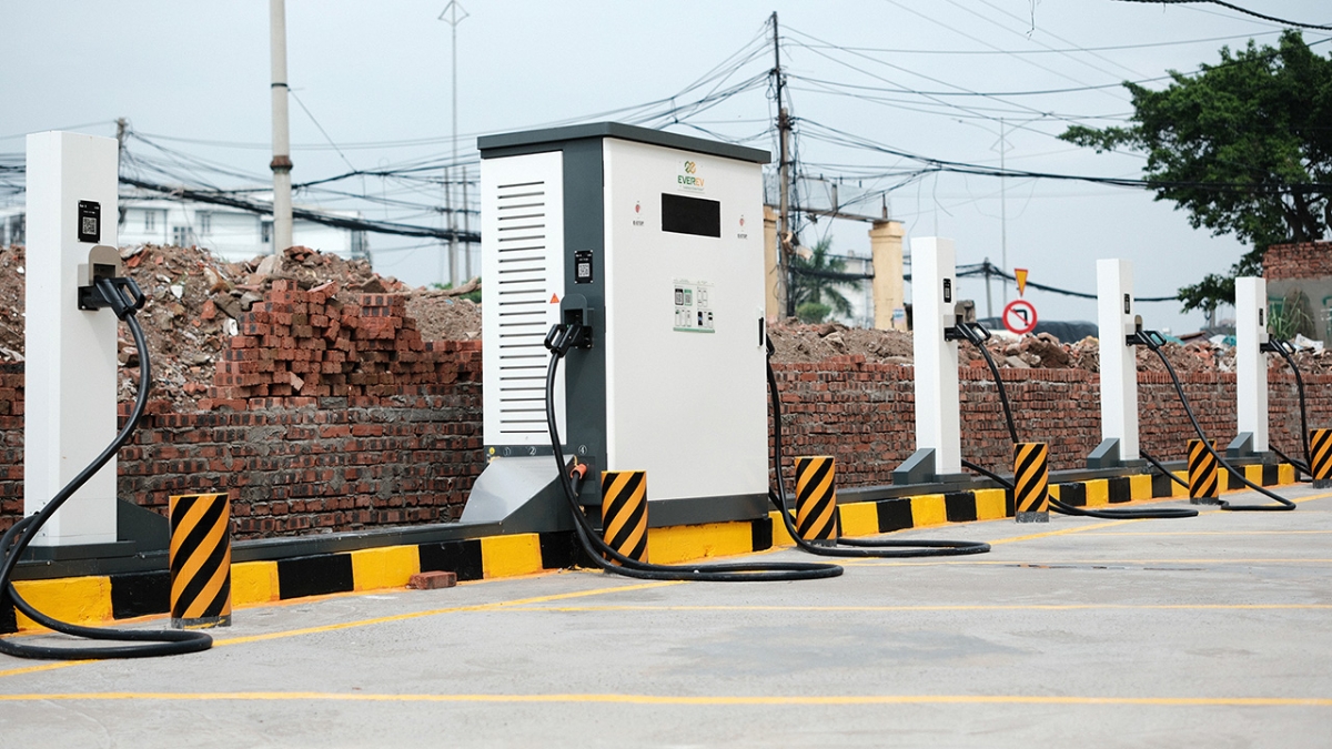 Trạm sạc EverSolar trước khi chuyển đổi thành trạm sạc nhượng quyền của V-GREEN