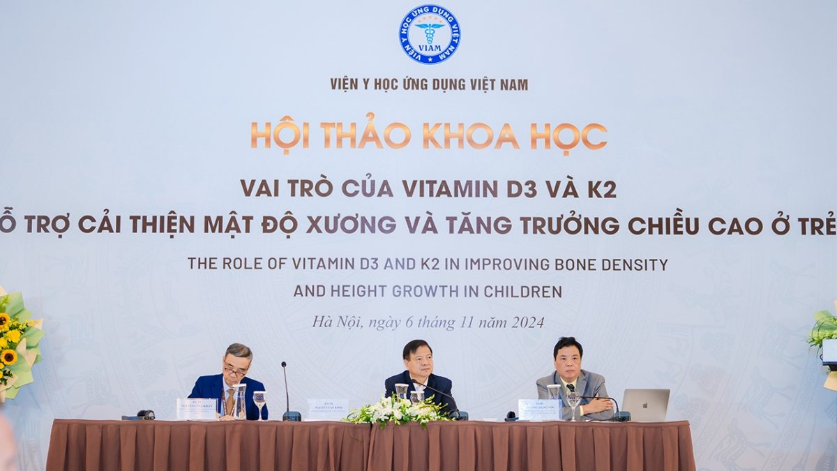 Ban chủ tọa điều hành Hội thảo Khoa học sáng ngày 6/11 - Ảnh: BTC