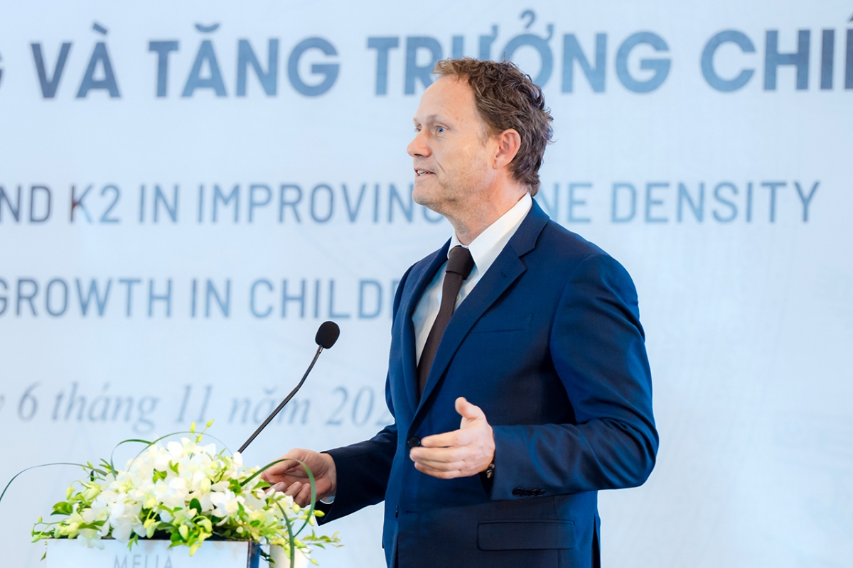 Với hơn 20 năm kinh nghiệm nghiên cứu, GS. Leon Schurgers đến Việt Nam tham dự hội thảo là cơ hội quý báu để cộng đồng y tế trong nước có thể tiếp cận và cập nhật các kiến thức khoa học tiên tiến nhất về vitamin K2 - Ảnh: BTC