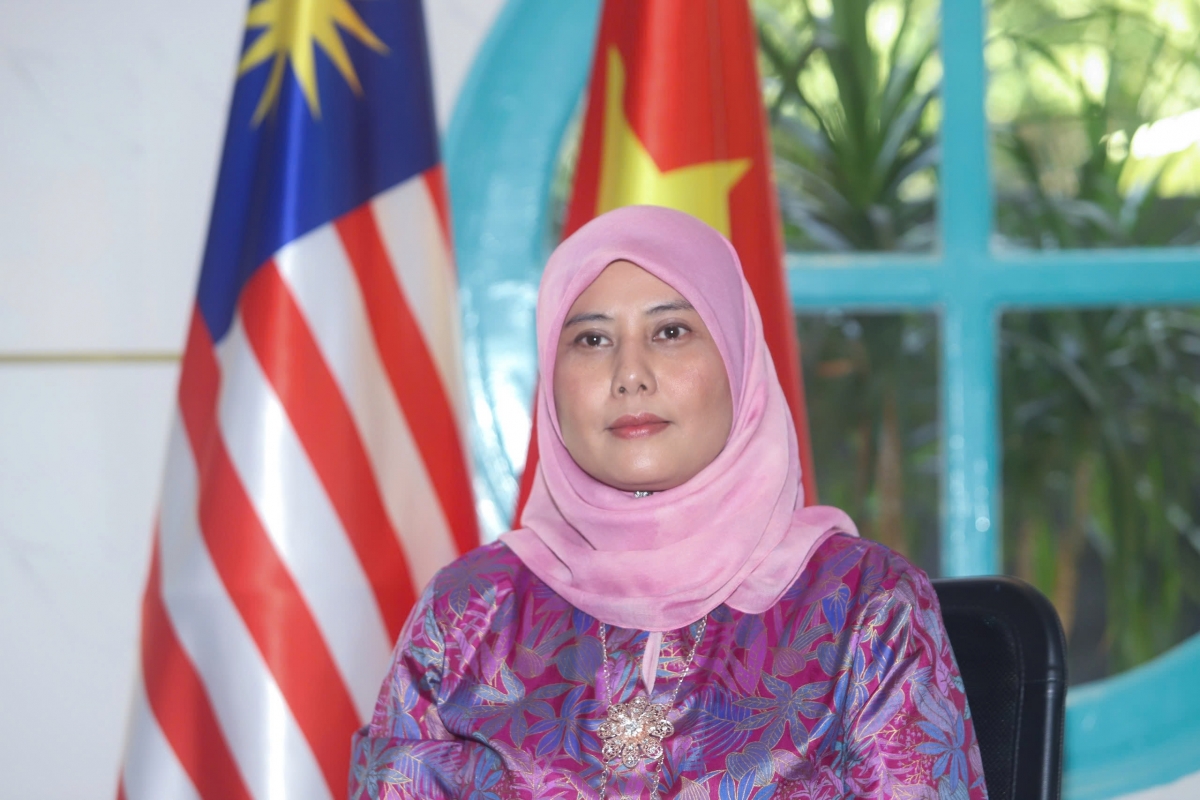 Bà Cik Aida Safura Niza Othman, Phó Đại sứ Malaysia tại Hà Nội