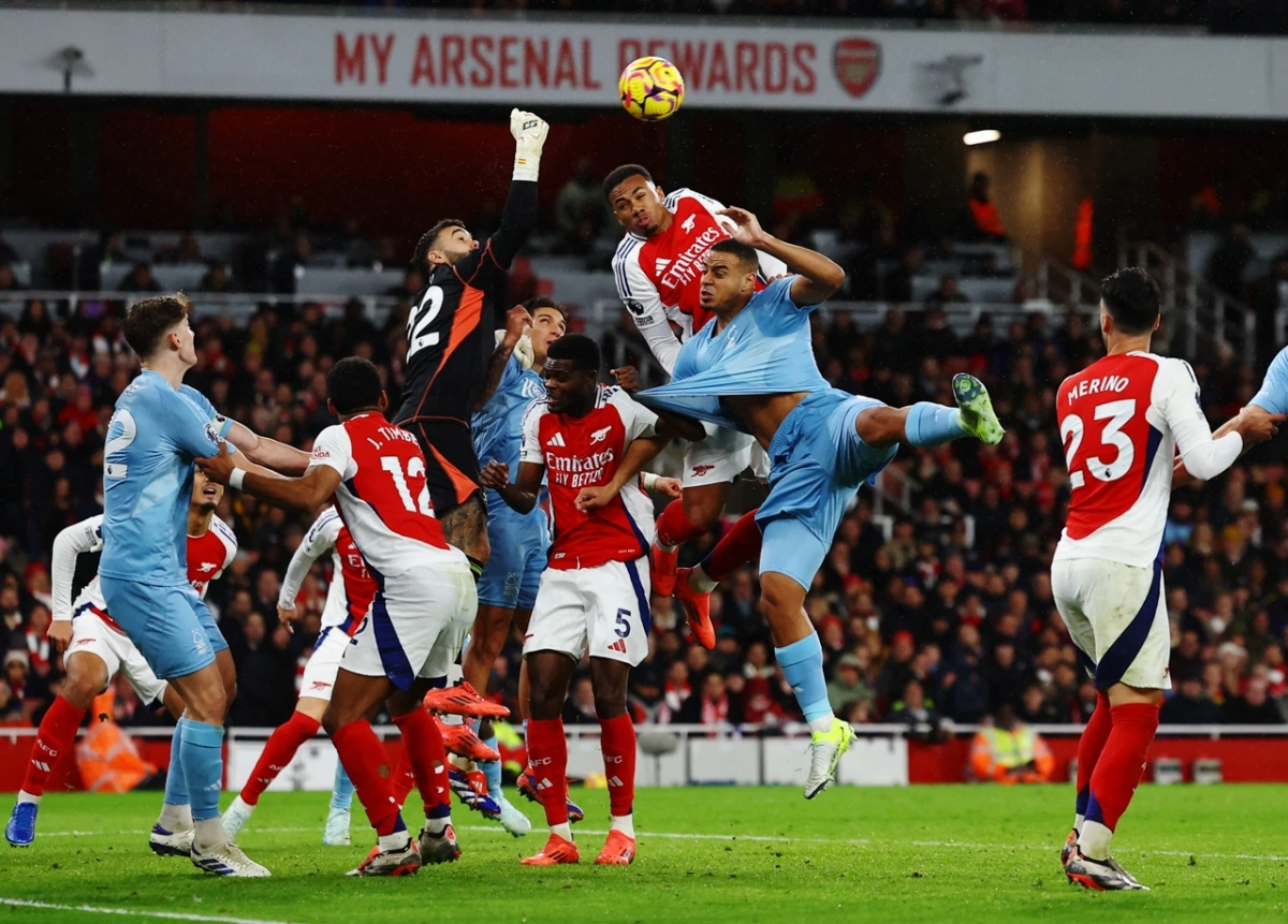 Những tình huống tấn công của Nottingham Forest phụ thuộc nhiều vào các pha bóng bổng (Ảnh: Reuters)