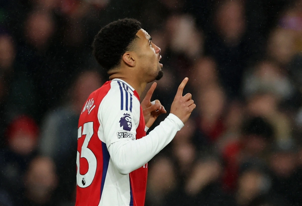 Cầu thủ 17 tuổi Nwaneri ghi bàn thắng thứ ba cho Arsenal (Ảnh: Reuters)