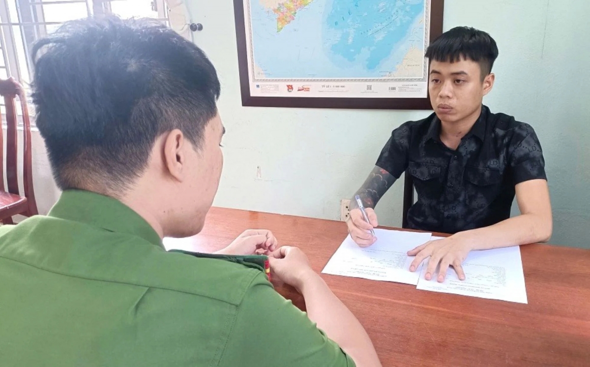 Huỳnh Văn Hội đầu thú, khai nhận hành vi. (Ảnh: Công an Quảng Nam) 