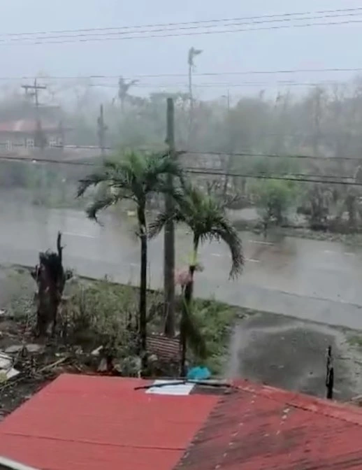 Cơ quan quản lý dịch vụ khí quyển, địa vật lý và thiên văn Philippines cho biết bão nhiệt đới Man-yi (Pepito) tiếp tục mạnh lên và có thể trở thành siêu bão vào tối 16/11. Ảnh: Reuters