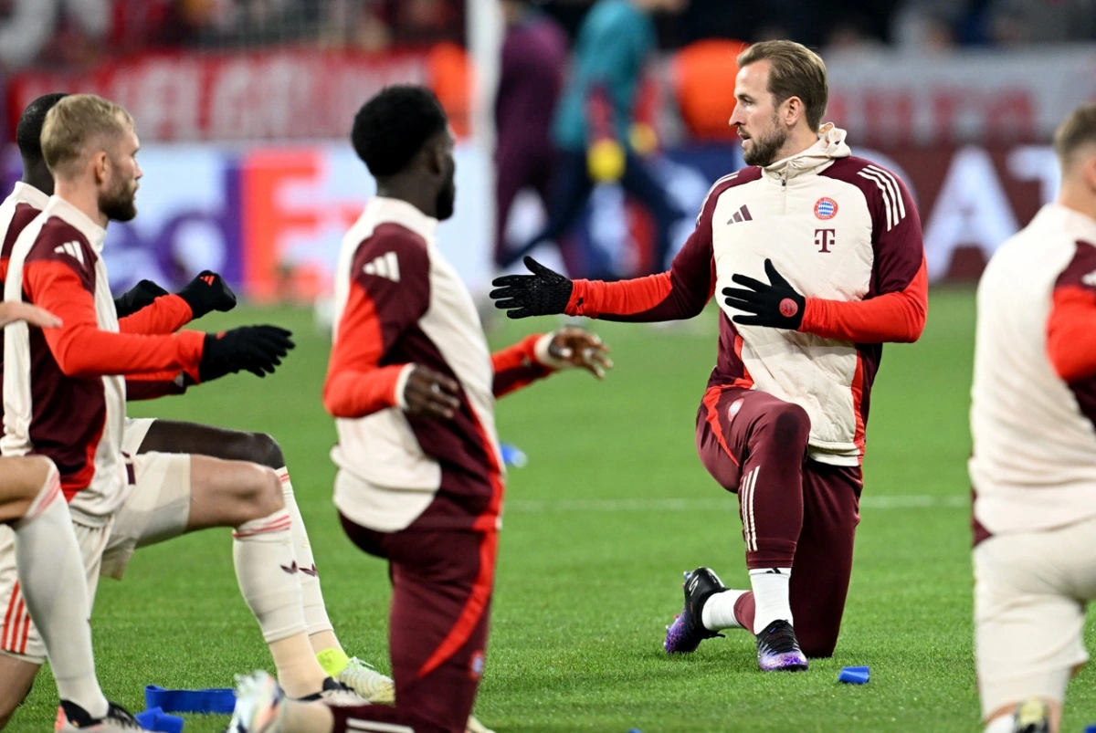 Harry Kane cùng các đồng đội khởi động trước trận đấu (Ảnh: Bayern Munich)