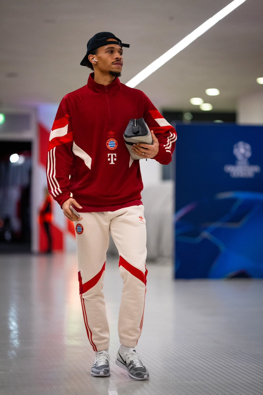 Các cầu thủ Bayern Munich đến sân chuẩn bị cho trận đấu (Ảnh: Bayern Munich)
