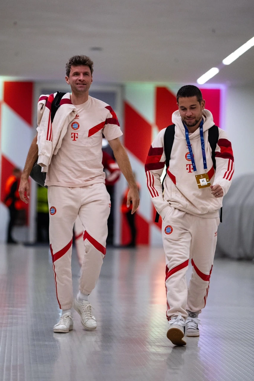 Thomas Muller cùng các cầu thủ tỏ ra khá thoải mái (Ảnh: Bayern Munich)