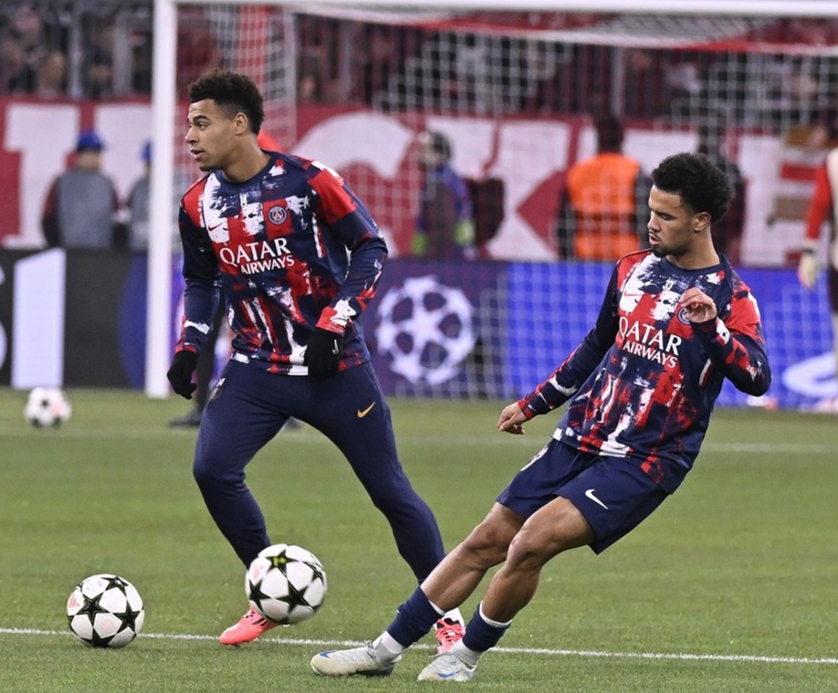 Các cầu thủ PSG khởi động trước trận đấu (Ảnh: PSG)
