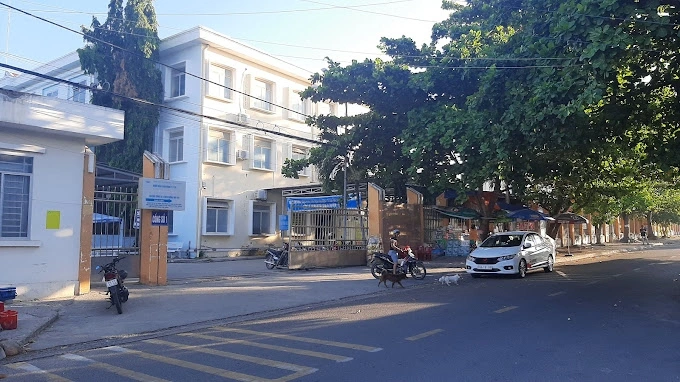 2 nữ sinh phải đến Bệnh viện đa khoa khu vực Cam Ranh xử lý