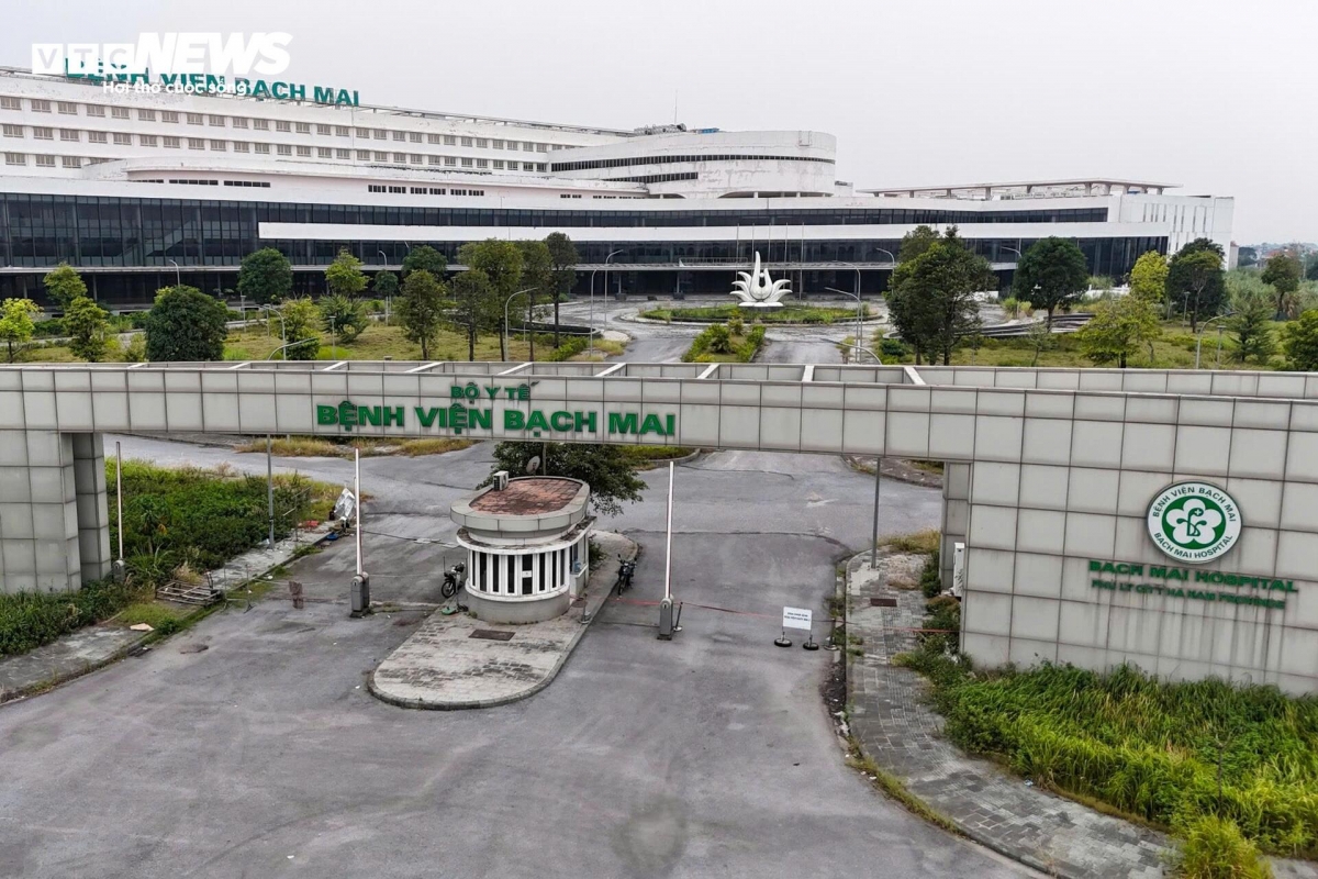 Tháng 10/2018, khu khám bệnh của hai bệnh viện này được khánh thành. Tuy nhiên, chỉ có khu khám bệnh của Bệnh viện Bạch Mai cơ sở 2 được đưa vào sử dụng từ tháng 3/2019 đến tháng 3/2020, sau đó thông báo tạm thời dừng hoạt động. Còn Bệnh viện Việt Đức cơ sở 2 chỉ tạm dừng ở cắt băng khánh thành, chưa từng tiếp nhận bệnh nhân. Từ đó đến nay, cả hai bệnh viện này đều bỏ hoang, cơ sở vật chất xuống cấp trầm trọng.