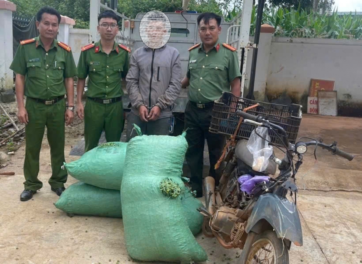 Công an xã Thuận Hà bắt giữ đối tượng Ngô Văn Bảng cùng tang vật