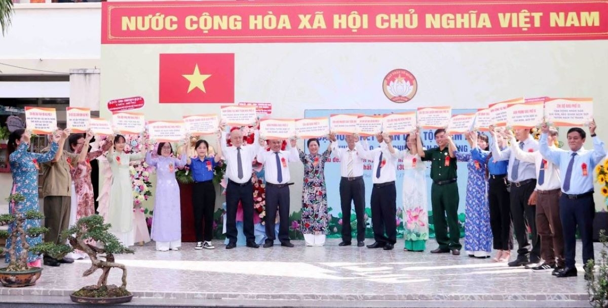 Tại Ngày hội đại đoàn kết, các khu phố, đoàn thể ở địa phương đăng ký công trình thi đua chào mừng các ngày lễ lớn trong năm 2025 (ảnh: X.K)
