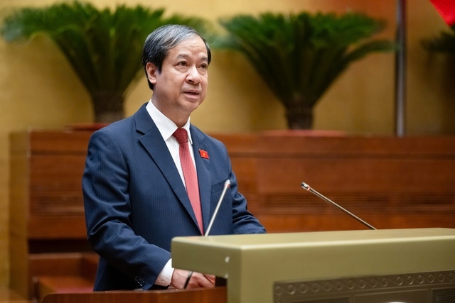 Bộ trưởng Bộ Giáo dục và Đào tạo Nguyễn Kim Sơn trình bày tờ trình dự án Luật Nhà giáo. Ảnh: Quốc hội