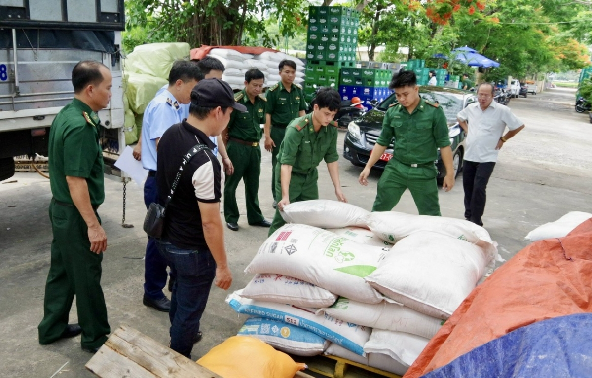 Trên tuyến biên giới biển lực lượng Biên phòng cũng phát hiện nhiều vụ buôn lậu hàng hoá là đường, bột ngọt