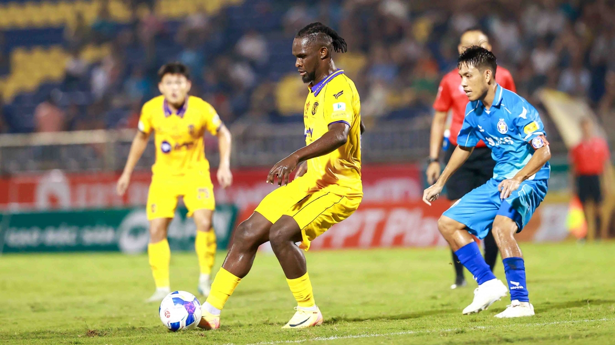 7. Benjamin Kuku (CLB SLNA) - 2 bàn thắng 
