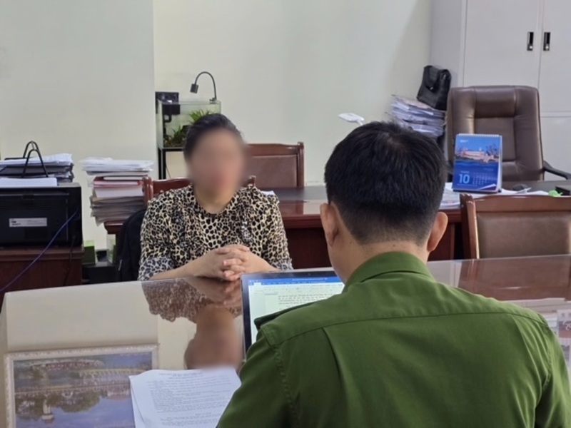 Cán bộ điều tra lấy lời khai của Vũ Thị Thuỷ