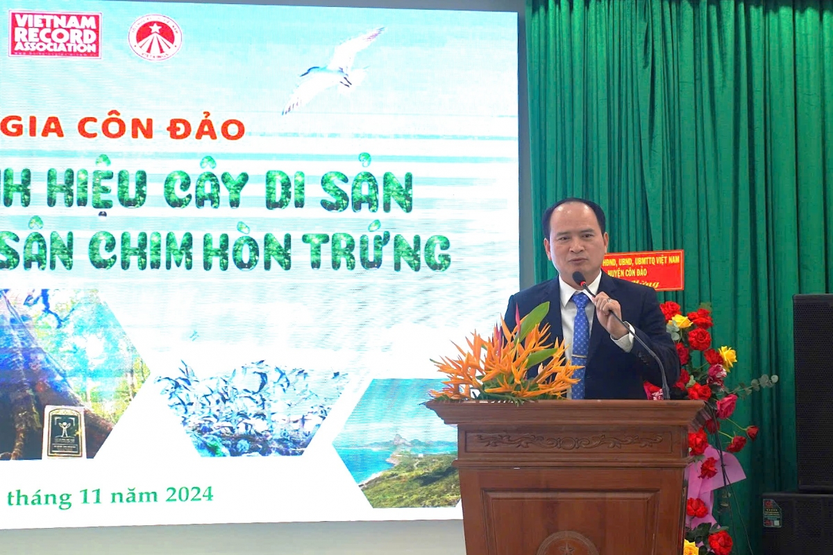 Ông Nguyễn Khắc Pho, Giám đốc vườn quốc gia Côn Đảo tại lễ đón nhận danh hiệu cây Di sản chiều 28/11