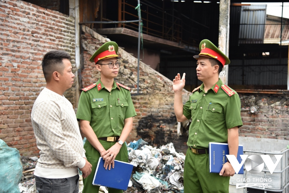 Đội Cảnh sát PCCC&amp;CNCH Công an huyện Quốc Oai tuyên truyền công tác đảm bảo an toàn PCCC tại các khu nhà xưởng, bãi tập kết, thu mua phế liệu