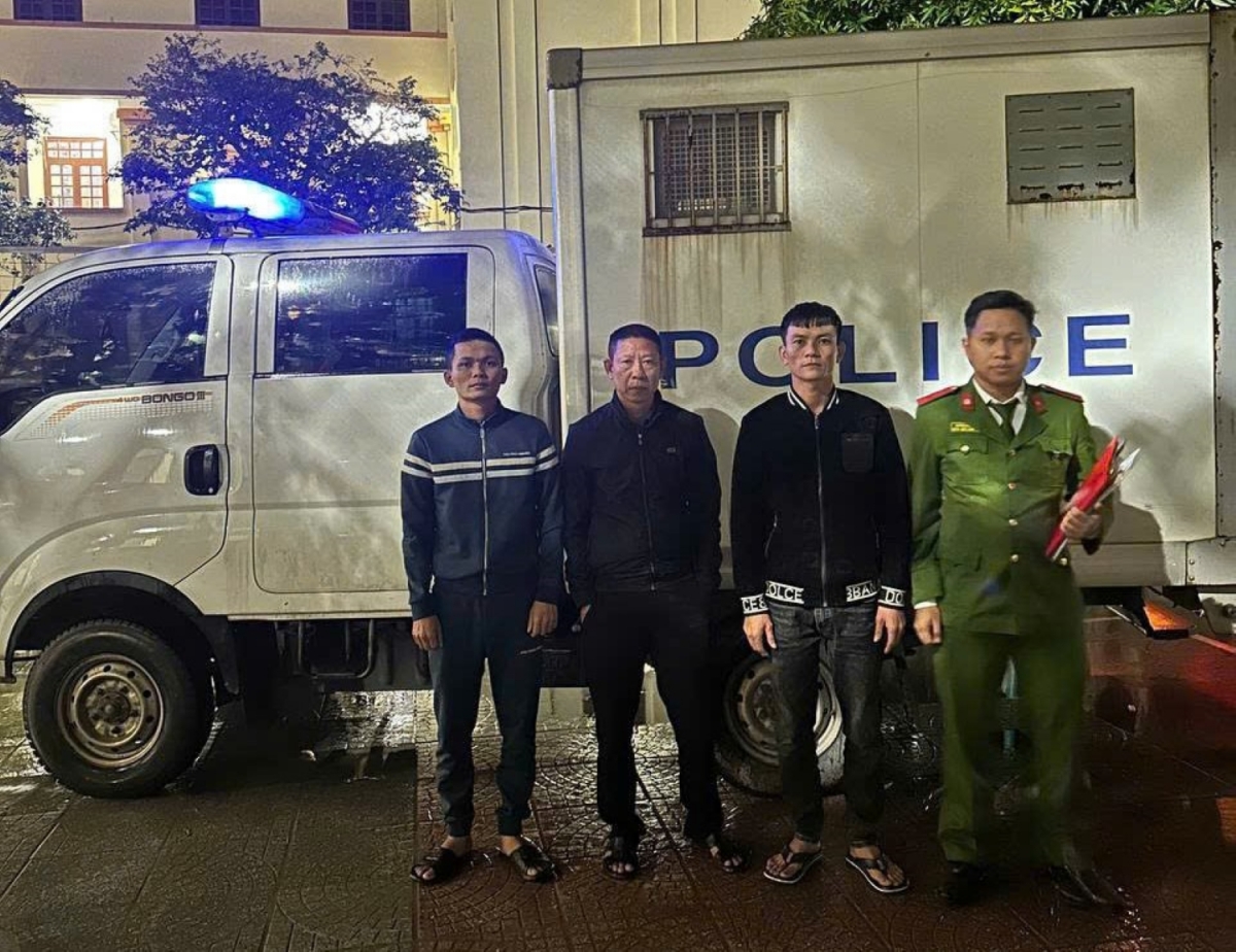 Cơ quan Cảnh sát Điều tra Công an huyện Bố Trạch đã ra quyết định tạm giữ hình sự nhóm người đánh bạc