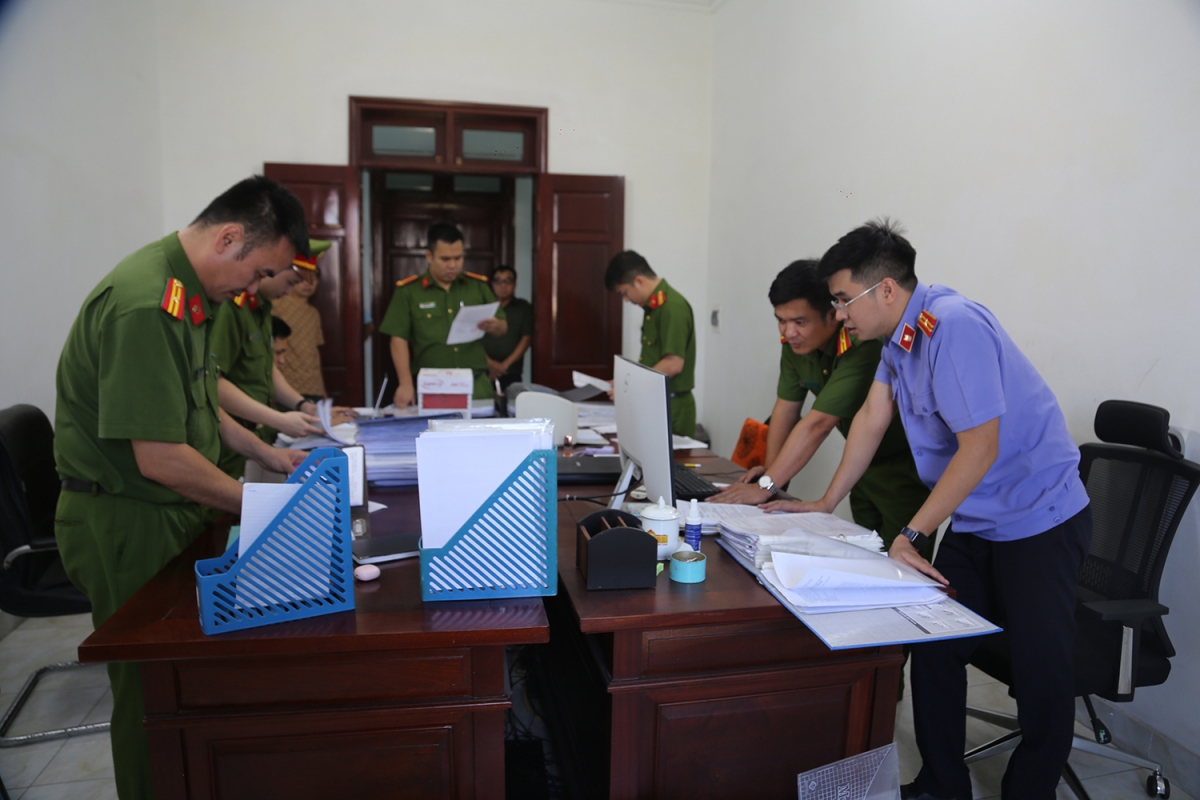 Cơ quan CSĐT khám xét trụ sở Công ty cổ phần Thiên Nam