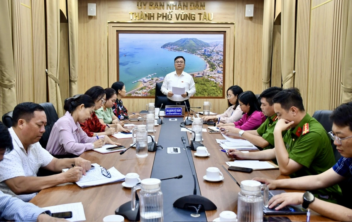 Ông Hoàng Vũ Thảnh, Chủ tịch UBND TP Vũng Tàu thông tin vụ việc liên quan đến 117 người nhập viện