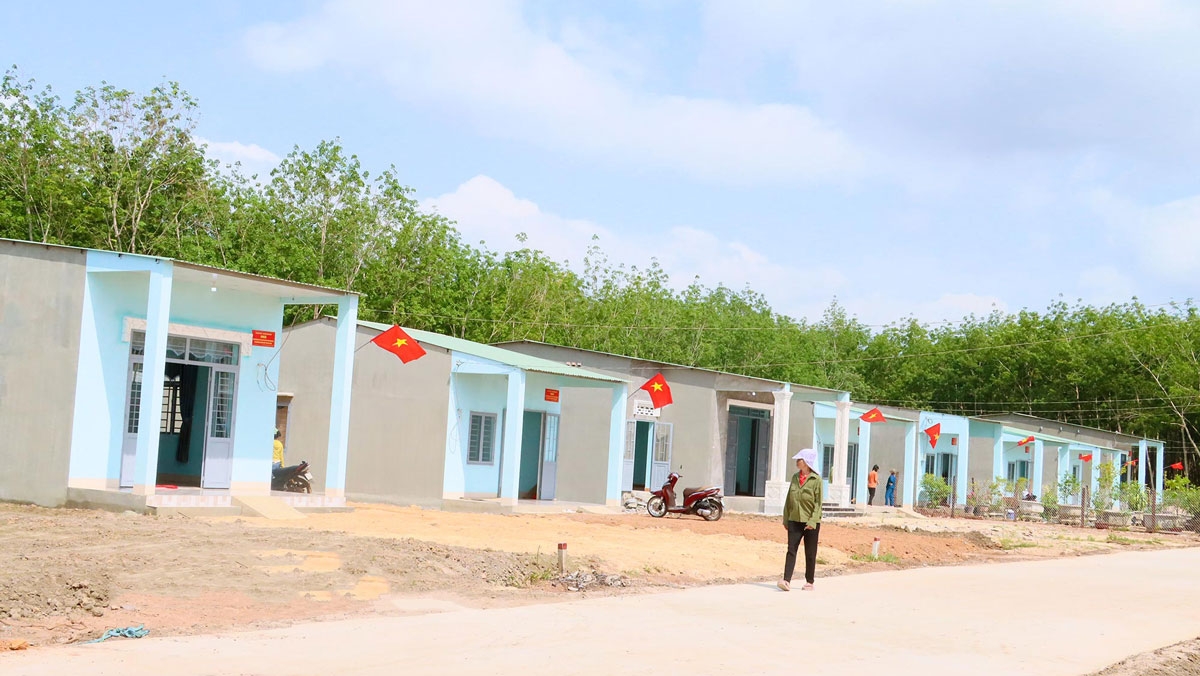 Điểm dân cư liền kề Đồn biên phòng Thanh Hòa, huyện Bù Đốp với đầy đủ đường bê tông nội bộ, hệ thống điện nước sinh hoạt. (Ảnh: BBP)