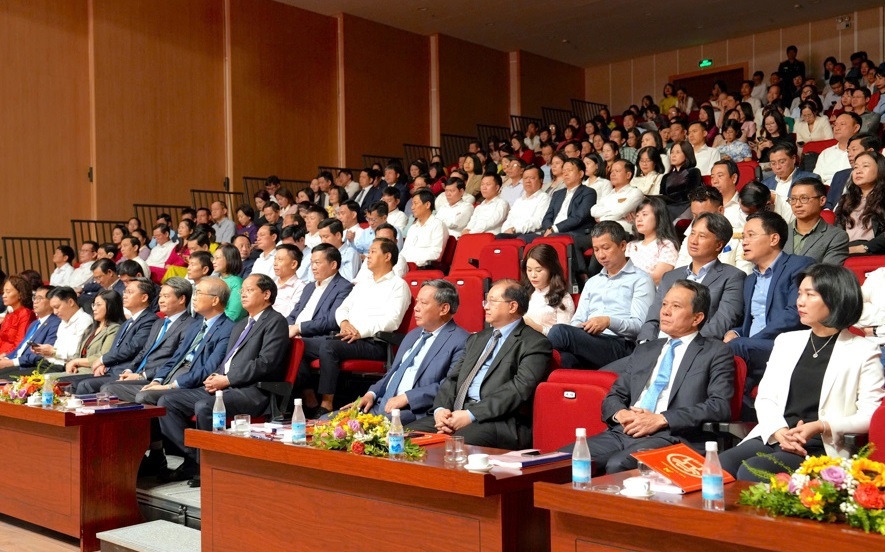 Các đại biểu tham dự hội nghị.
