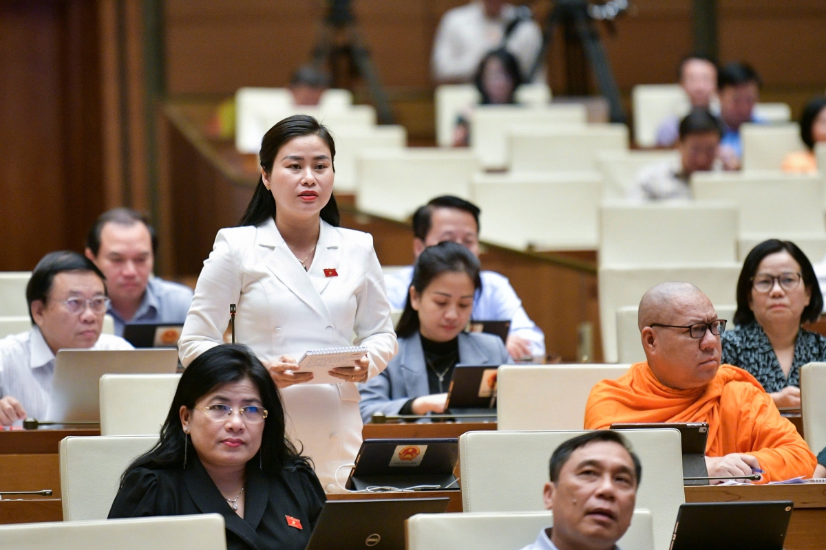 Đại biểu Đặng Thị Bảo Trinh, đoàn Quảng Nam (Ảnh: Quốc hội)