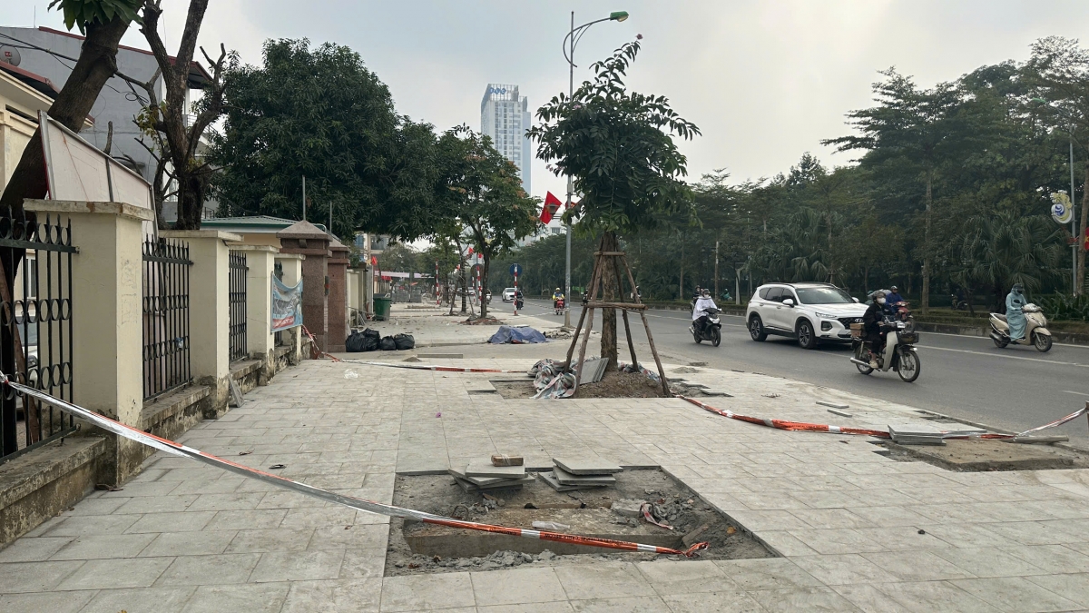 Cảnh báo sơ sài không đủ điều kiện an toàn.