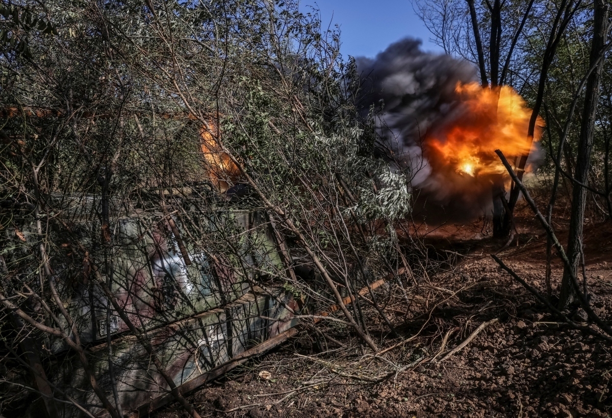 Binh lính Ukraine khai hỏa lựu pháo tự hành M109 ở khu vực Donetsk. Ảnh: Reuters