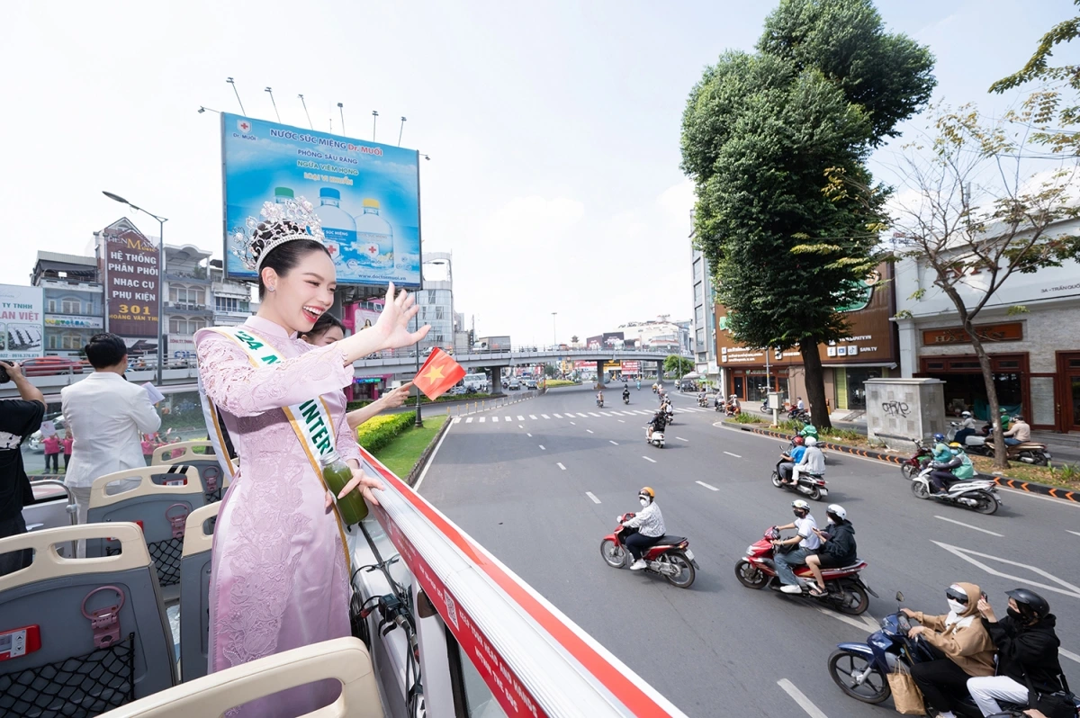 Đây là lần đầu đại diện Việt Nam giành ngôi vị cao nhất tại cuộc có tuổi đời 62 năm, đánh dấu cột mốc lịch sử đáng tự hào cho nhan sắc Việt trên trường quốc tế.